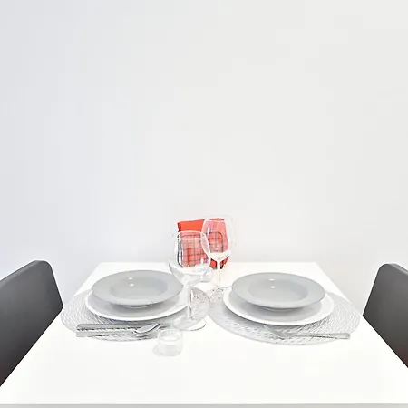 Right Place Лісабон