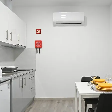 Right Place Apartment *